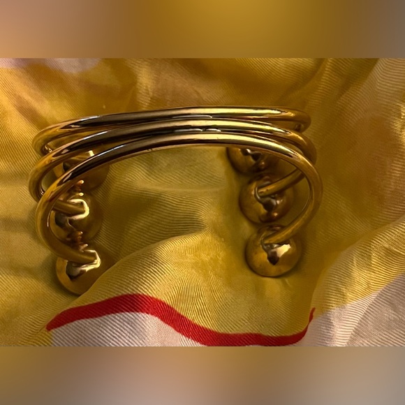 Beautiful Triple pearl bracelet in good shape and - Picture 4 of 4